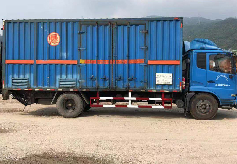 永興泰危險品運(yùn)輸車展示